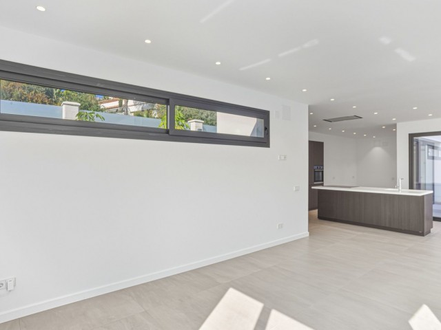 4 Makuuhuoneen Huvila Elviria