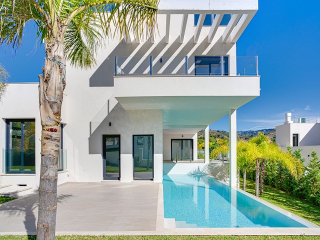 4 Bedrooms Villa in Elviria