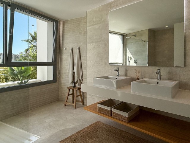 4 Bedrooms Apartment in Marbella