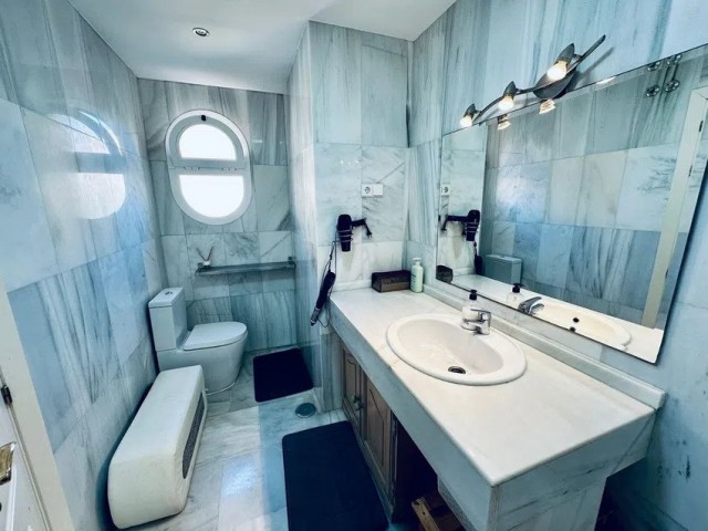 Maison mitoyenne avec 5 Chambres  à Riviera del Sol