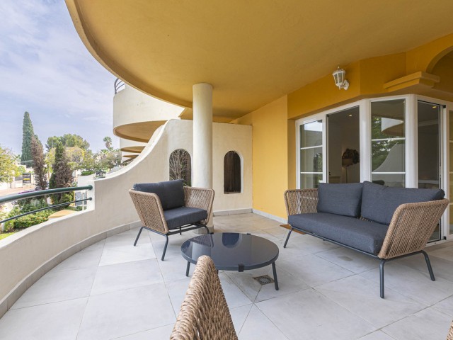 2 Bedrooms Apartment in Nueva Andalucía