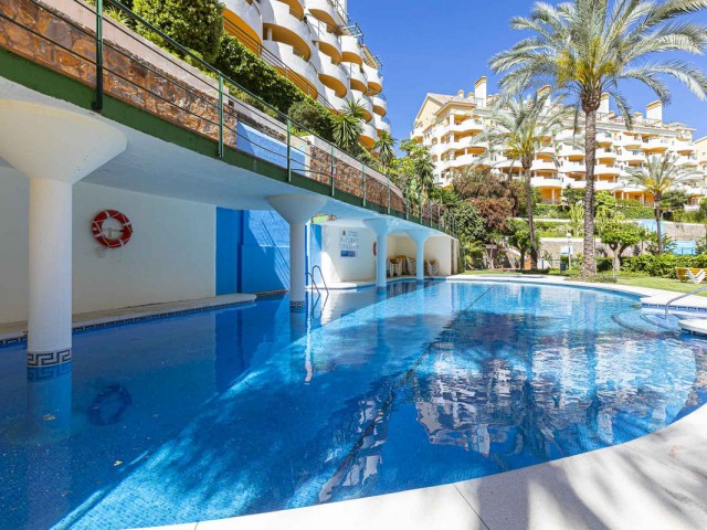 2 Bedrooms Apartment in Nueva Andalucía
