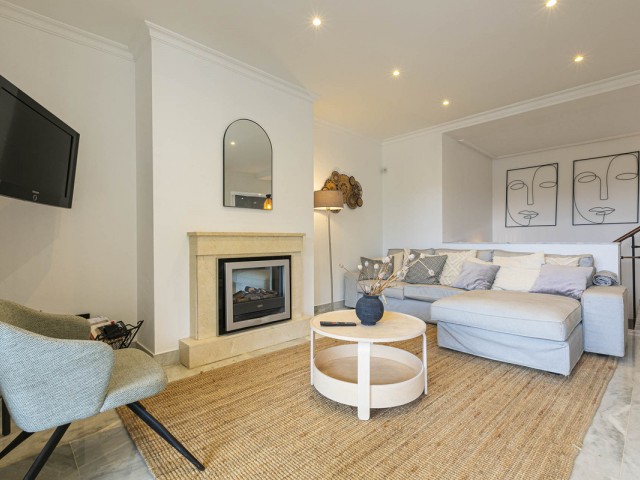 2 Bedrooms Apartment in Nueva Andalucía