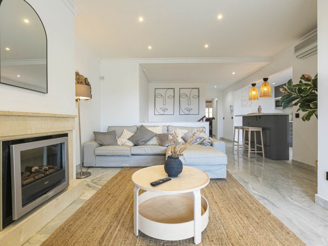 2 Bedrooms Apartment in Nueva Andalucía