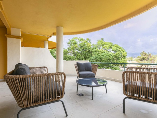 2 Bedrooms Apartment in Nueva Andalucía
