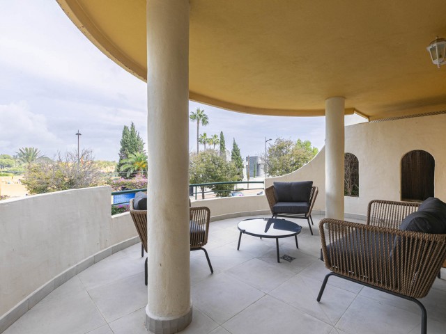 2 Bedrooms Apartment in Nueva Andalucía