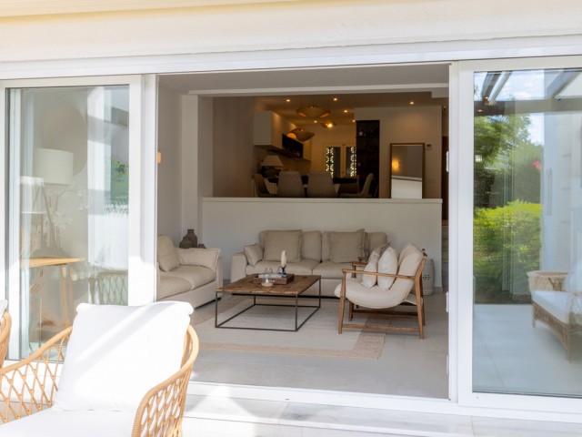 Maison mitoyenne avec 3 Chambres  à Nueva Andalucía