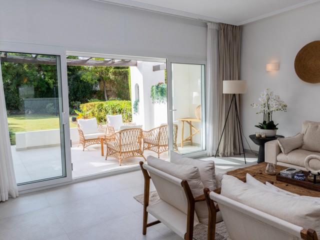 Maison mitoyenne avec 3 Chambres  à Nueva Andalucía