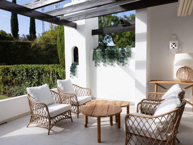 Maison mitoyenne avec 3 Chambres  à Nueva Andalucía