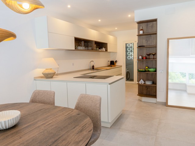 Maison mitoyenne avec 3 Chambres  à Nueva Andalucía