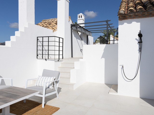 Maison mitoyenne avec 3 Chambres  à Nueva Andalucía