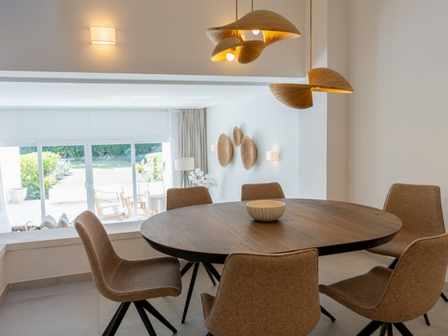 Maison mitoyenne avec 3 Chambres  à Nueva Andalucía