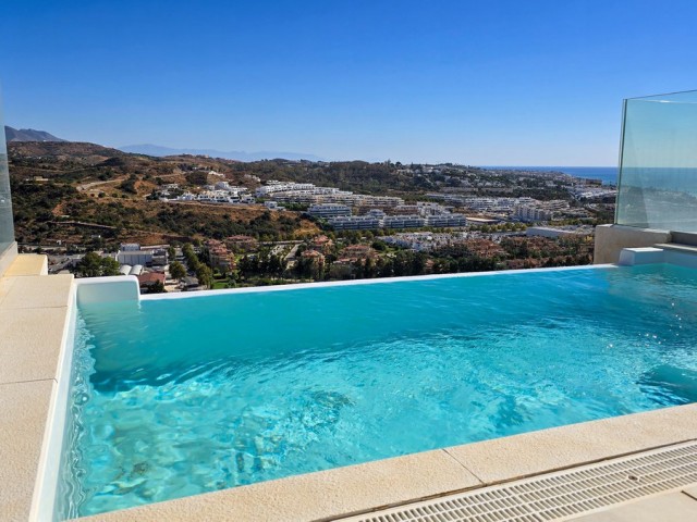 Penthouse avec 4 Chambres  à La Cala de Mijas