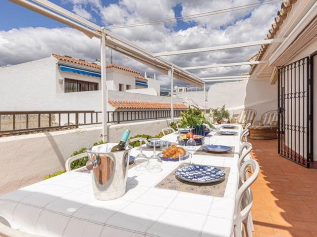 5 Bedrooms Apartment in Estepona