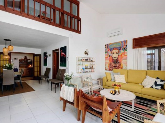 5 Bedrooms Apartment in Estepona