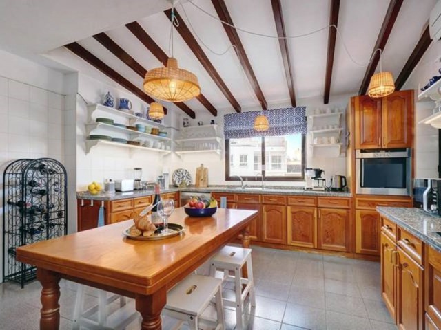 5 Bedrooms Apartment in Estepona