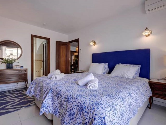 5 Bedrooms Apartment in Estepona