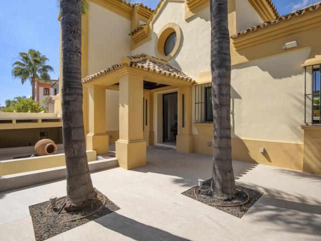 5 Bedrooms Villa in Guadalmina Alta