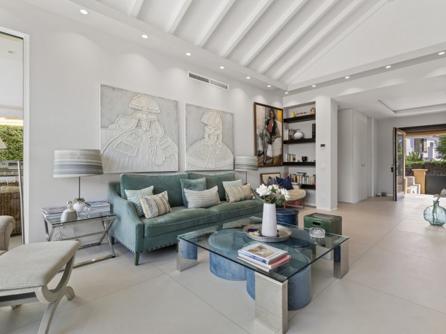 5 Bedrooms Villa in Guadalmina Alta