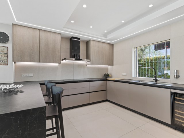 5 Bedrooms Villa in Guadalmina Alta