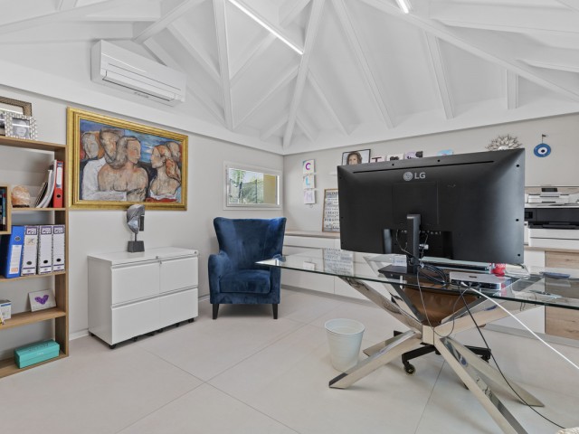 5 Bedrooms Villa in Guadalmina Alta