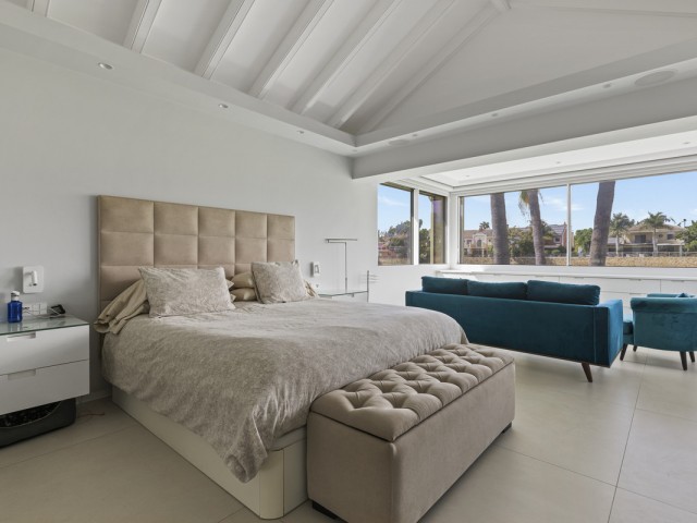 5 Bedrooms Villa in Guadalmina Alta