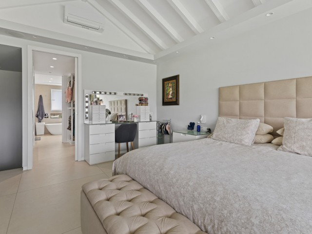 5 Bedrooms Villa in Guadalmina Alta