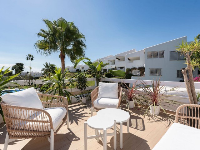 2 Bedrooms Apartment in Nueva Andalucía