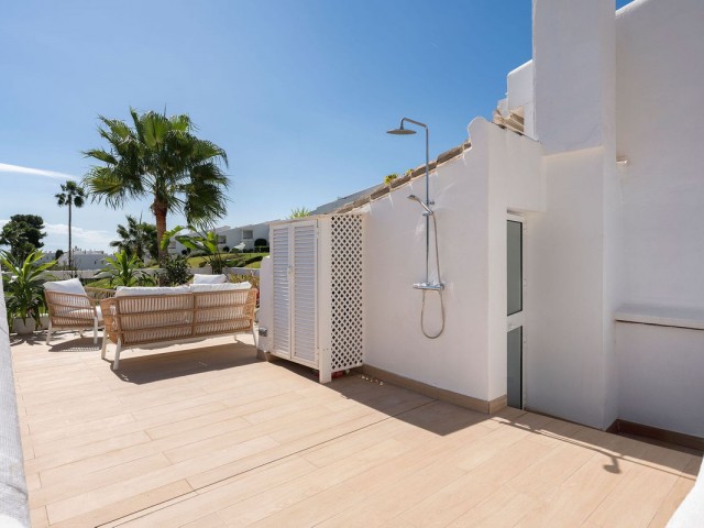 2 Bedrooms Apartment in Nueva Andalucía