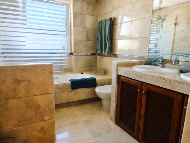 3 Soveroms Leilighet i San Roque Club