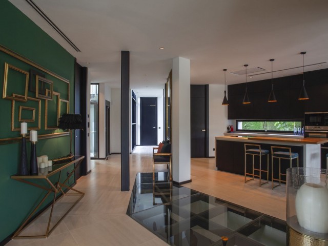 7 Bedrooms Villa in Nueva Andalucía