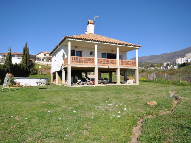 Villa con 3 Dormitorios  en Estepona
