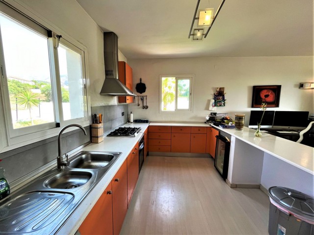 Villa con 3 Dormitorios  en Estepona