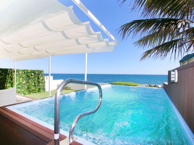 Apartamento con 4 Dormitorios  en Estepona