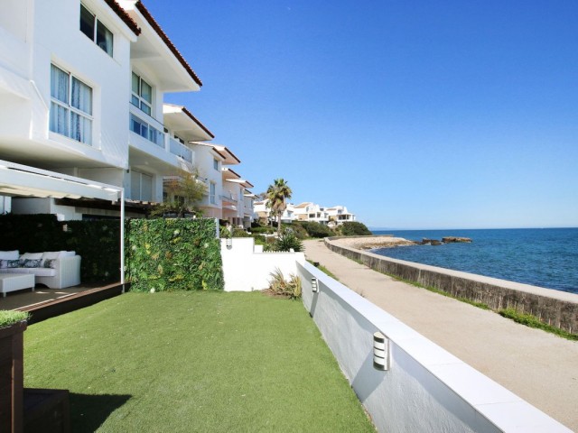 Apartamento con 4 Dormitorios  en Estepona