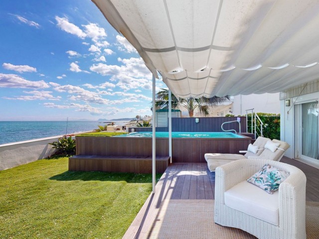 Apartamento con 4 Dormitorios  en Estepona
