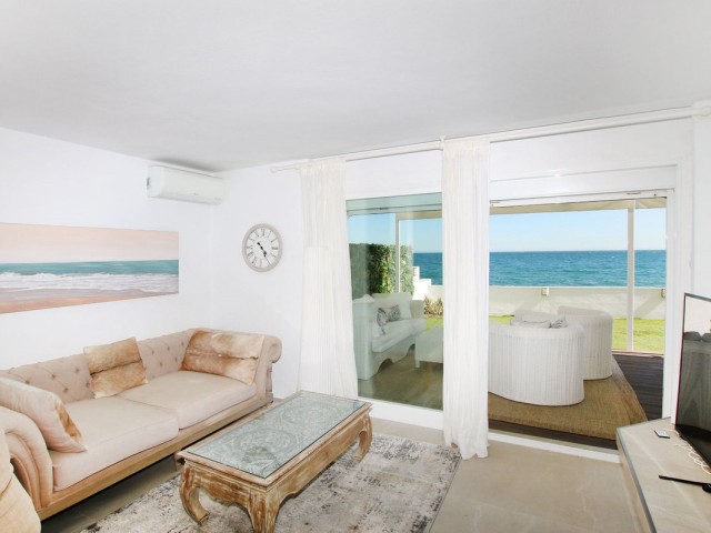 Apartamento con 4 Dormitorios  en Estepona