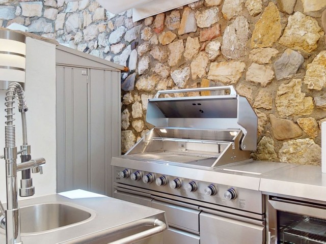 Apartamento con 4 Dormitorios  en Estepona