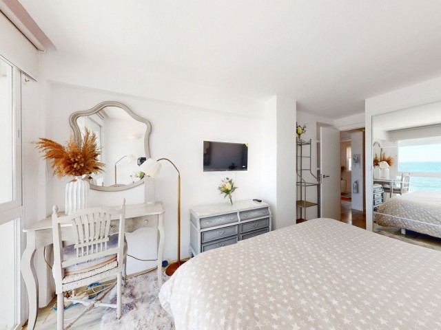 Apartamento con 4 Dormitorios  en Estepona