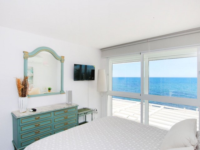 Apartamento con 4 Dormitorios  en Estepona