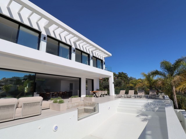 4 Bedrooms Villa in Elviria