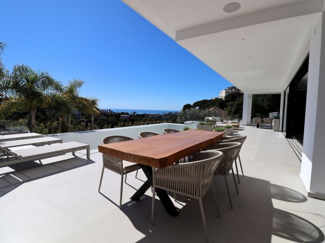 4 Bedrooms Villa in Elviria