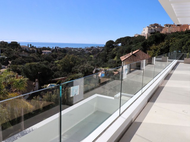 4 Bedrooms Villa in Elviria