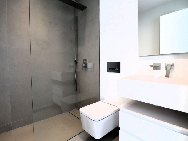 4 Bedrooms Villa in Elviria