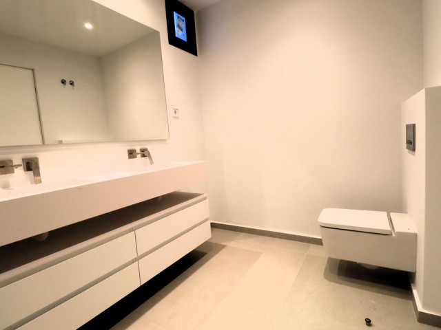 4 Bedrooms Villa in Elviria