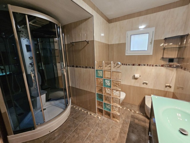 Maison mitoyenne avec 3 Chambres  à El Chaparral