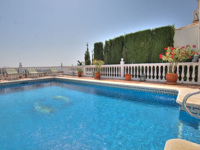 Villa con 4 Dormitorios  en La Cala