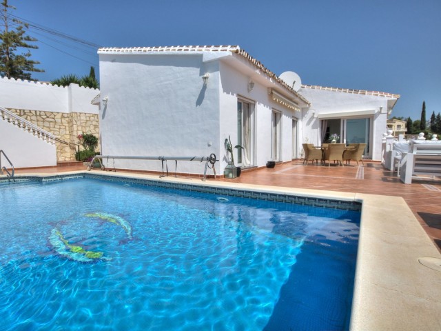 Villa con 4 Dormitorios  en La Cala