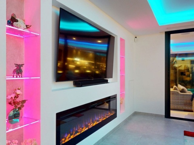 Villa con 5 Dormitorios  en La Cala de Mijas