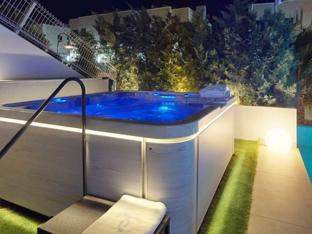 Villa con 5 Dormitorios  en La Cala de Mijas